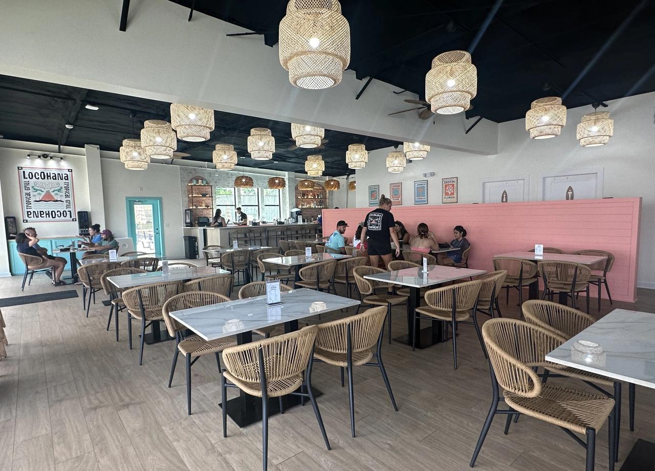locohana_dining_room.jpg