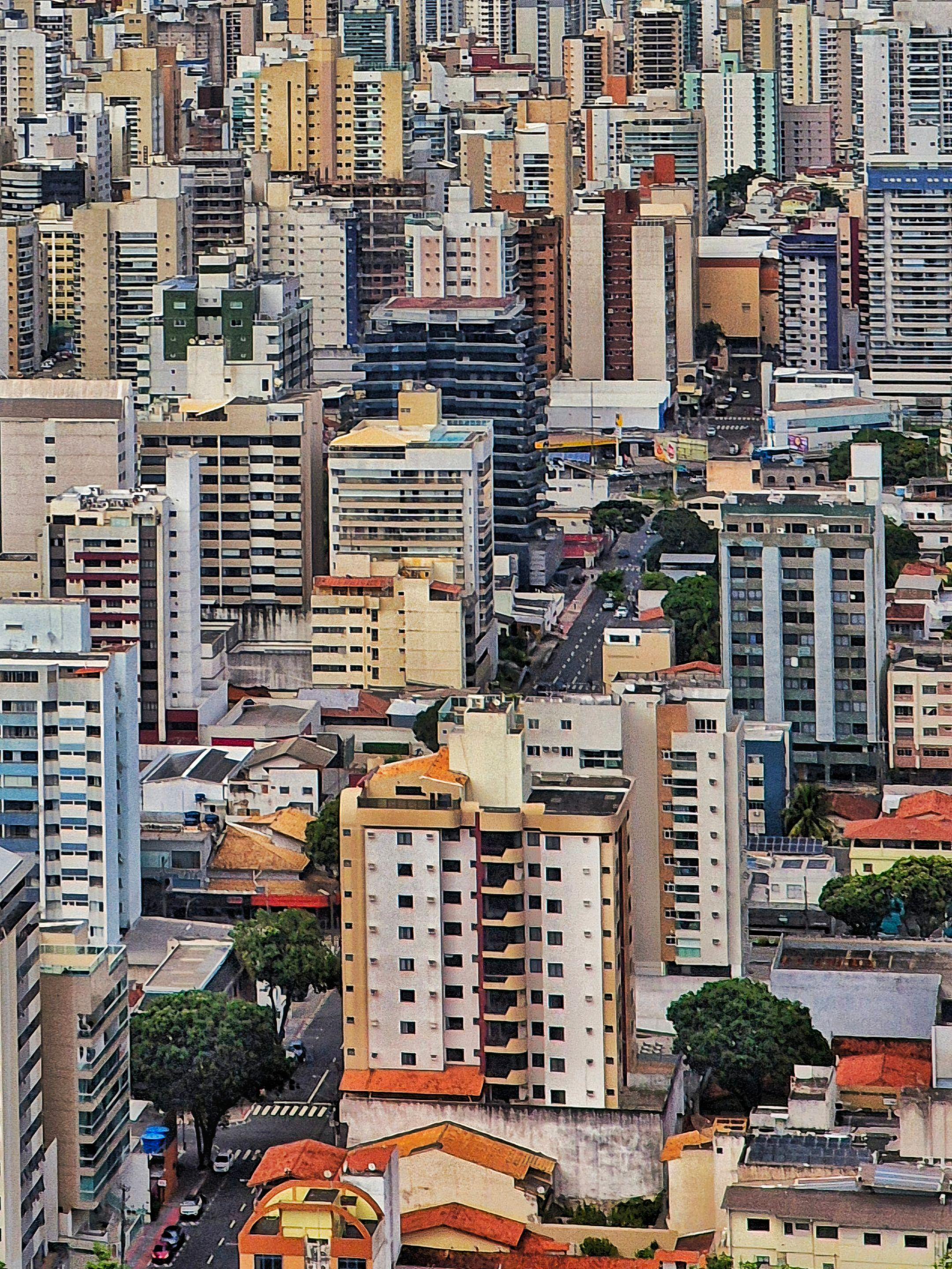 A vibrant urban skyline of Belo Horizonte showcasing diverse architecture.