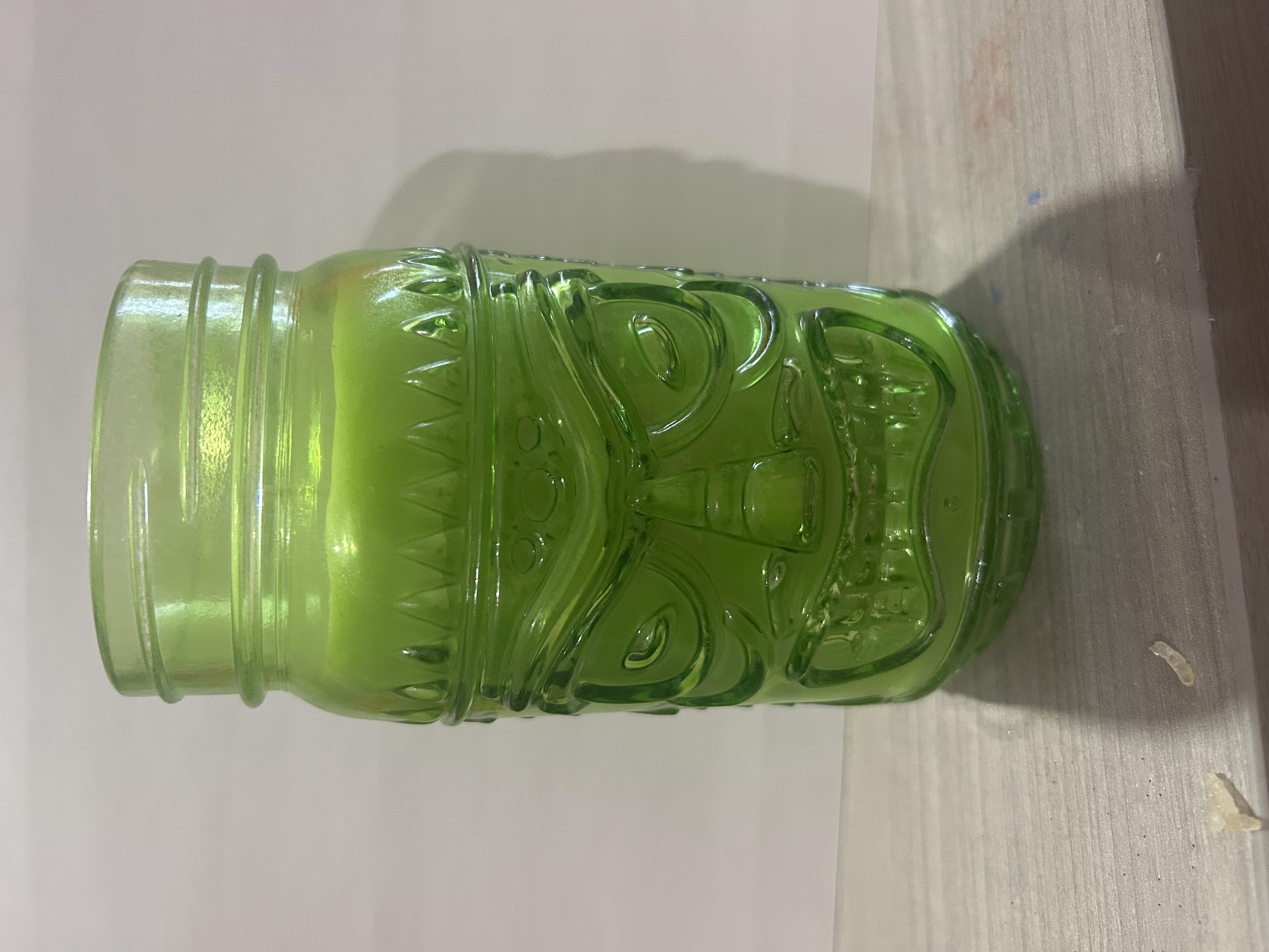 Tiki Green candle — Apple, orchid & vanilla