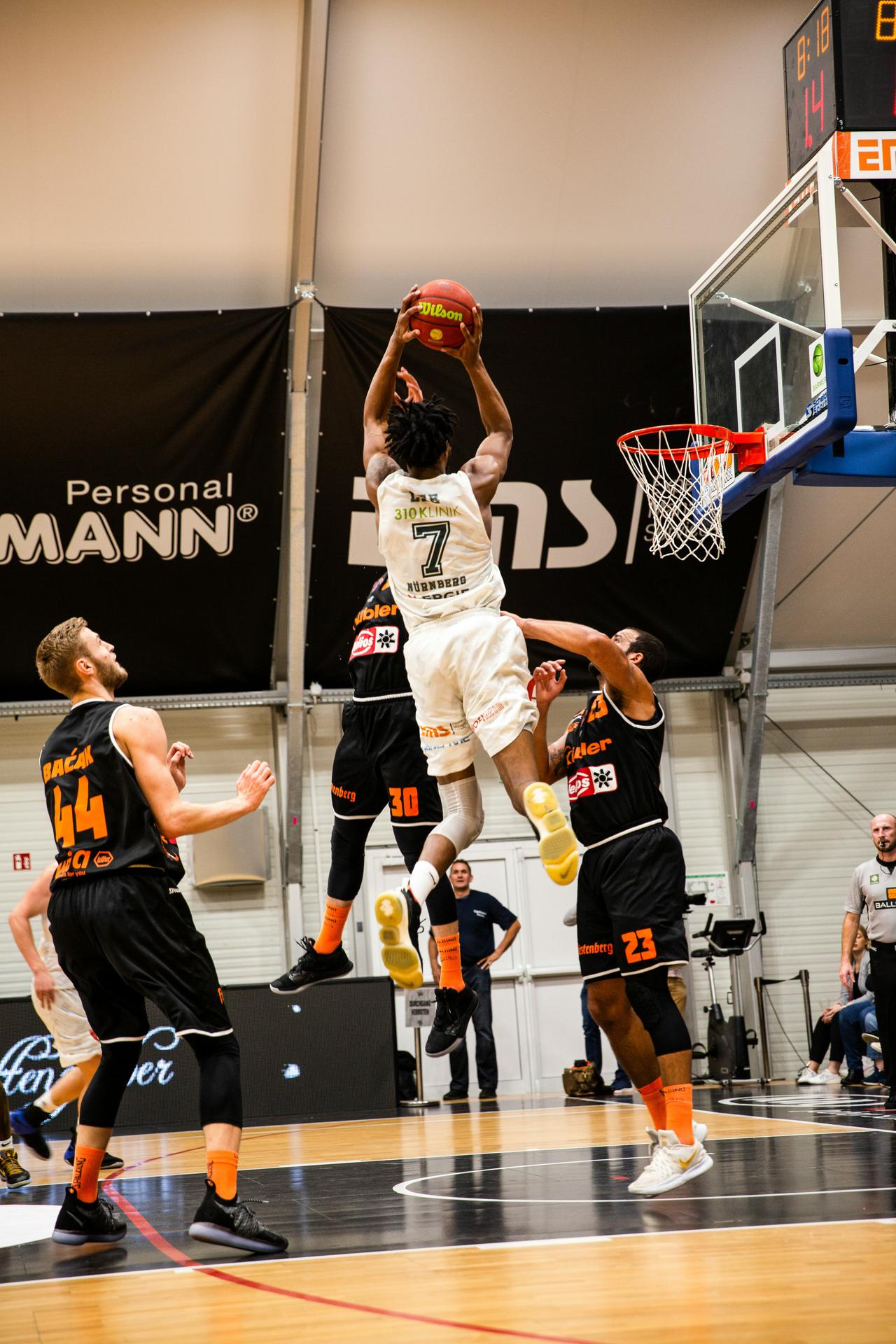 markus-spiske-oxs1f0uzyv4-unsplash.jpg<br/>https://unsplash.com/photos/people-playing-basketball-inside-court-oXS1f0uZYV4?utm_content=creditShareLink&utm_medium=referral&utm_source=unsplash