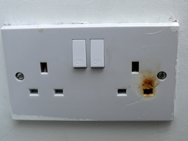 damage double socket.jfif