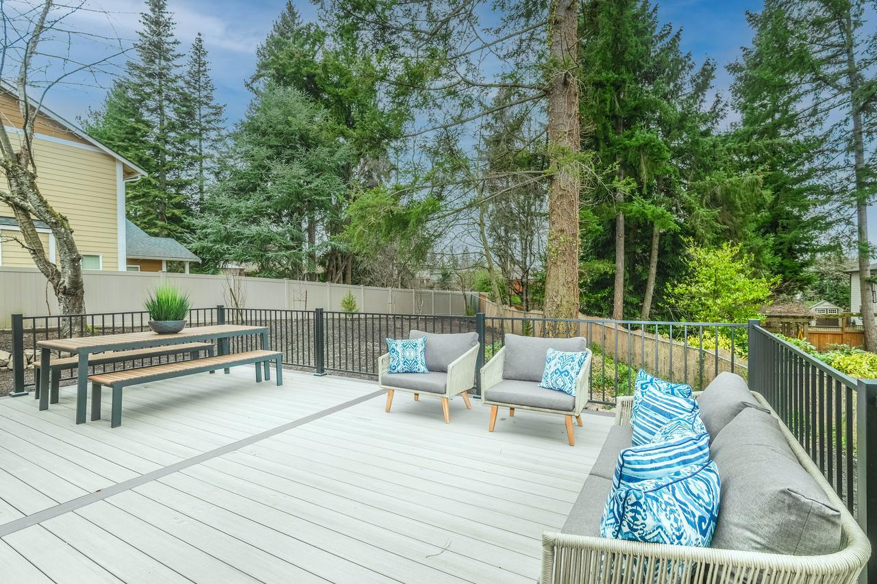 How to tell when you need deck refinishing services