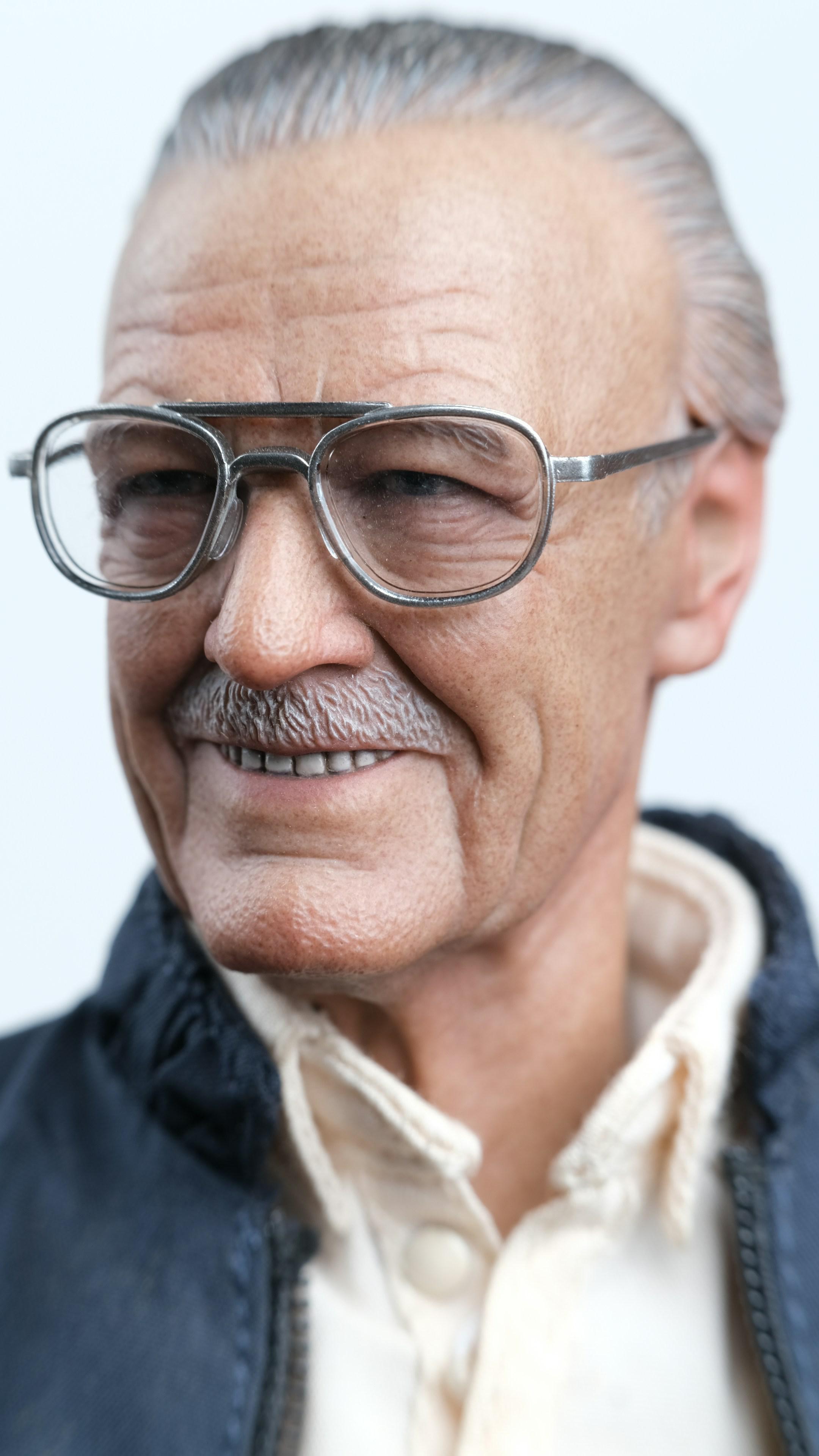 Hot Toys Marvel Stan Lee