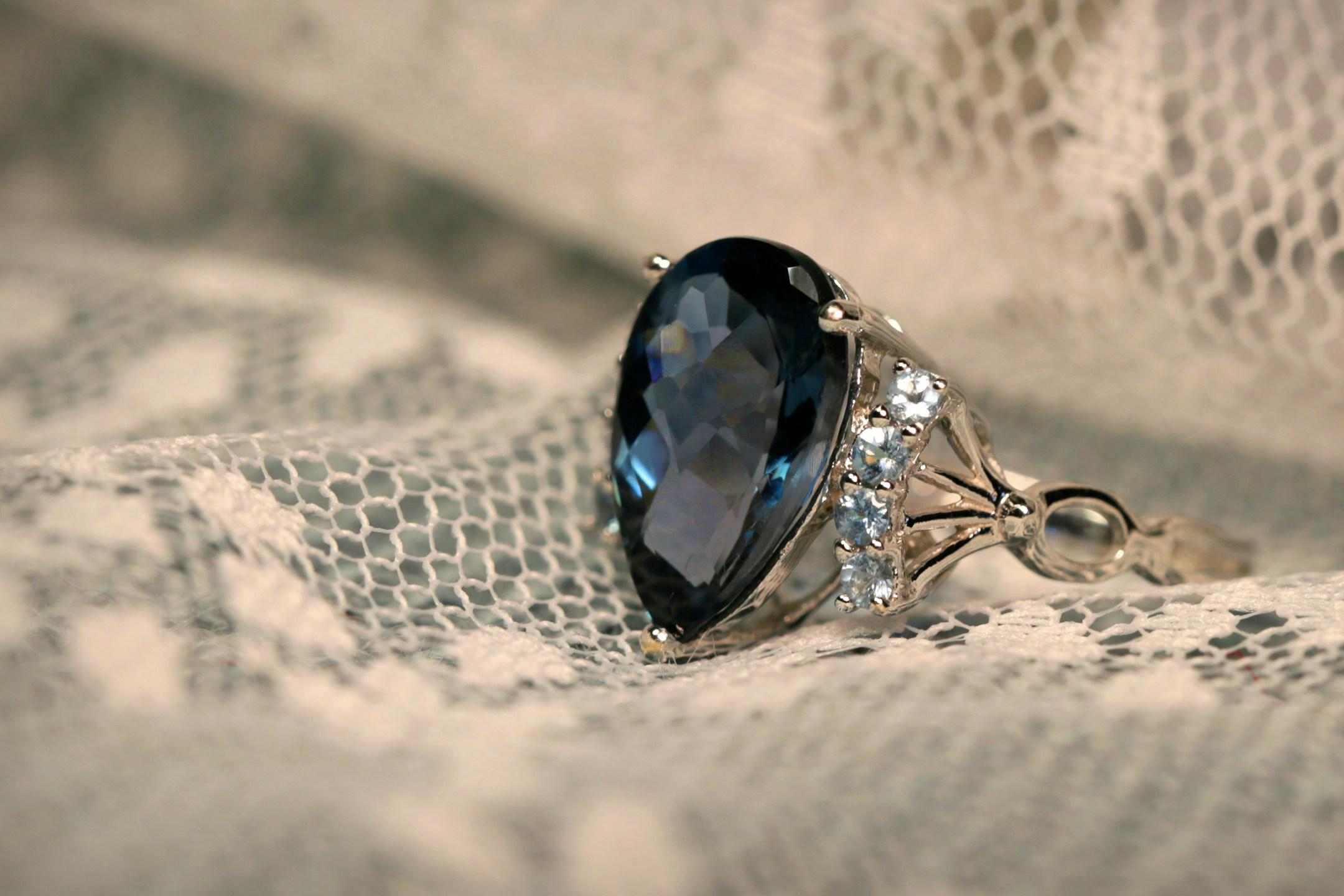 Blue sapphire and blue topaz ring