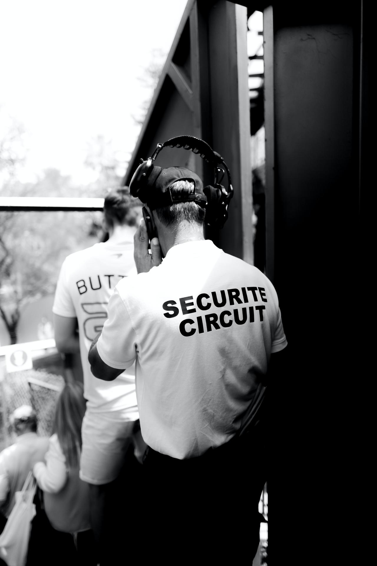 Top 6 jobs you can get with a security guard licence in Toronto