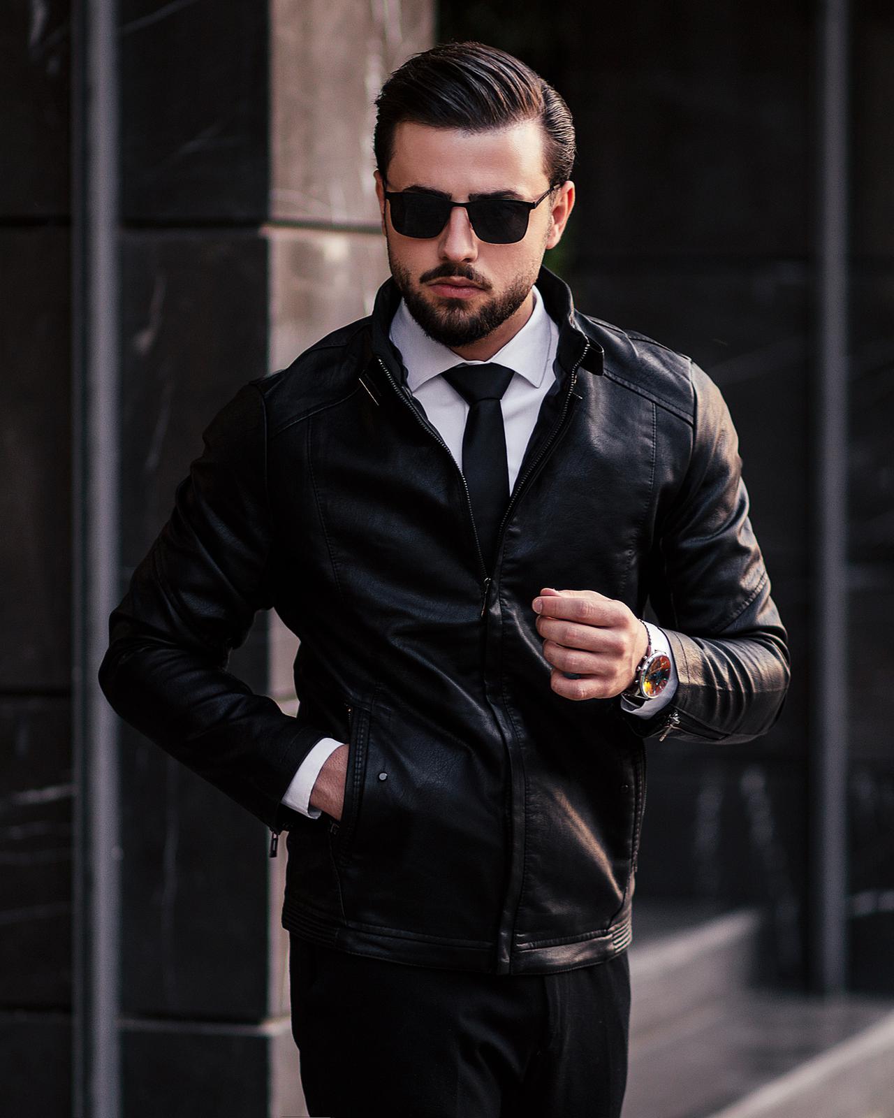 Image of a PI after taking the best private investigator course in Toronto.