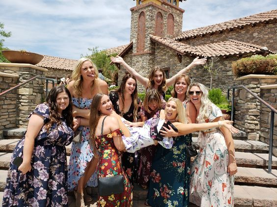 <strong>BRIDAL SHOWER WINE TOUR</strong>
