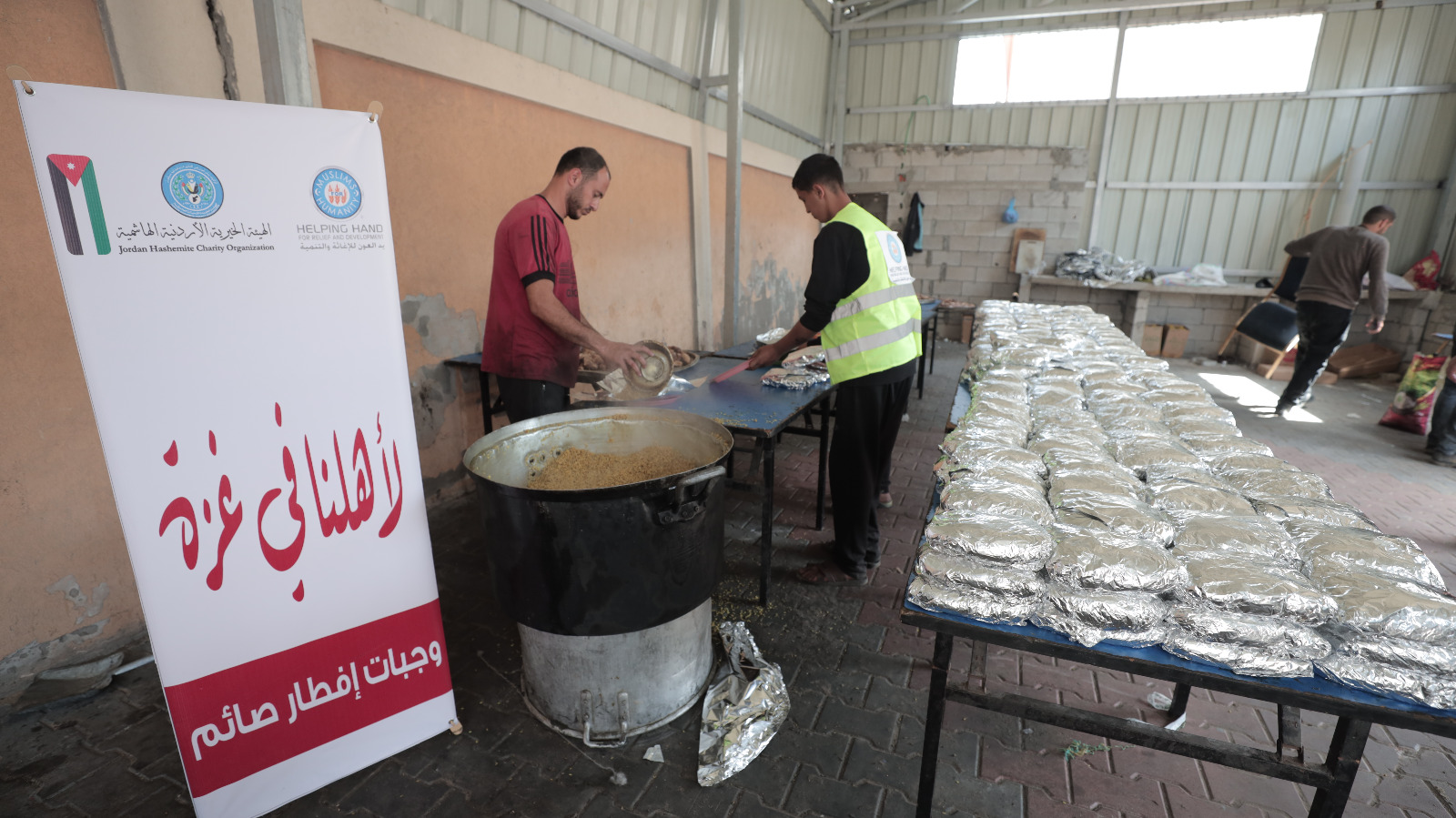 Food security projects - organized distribution of meals and food parcels