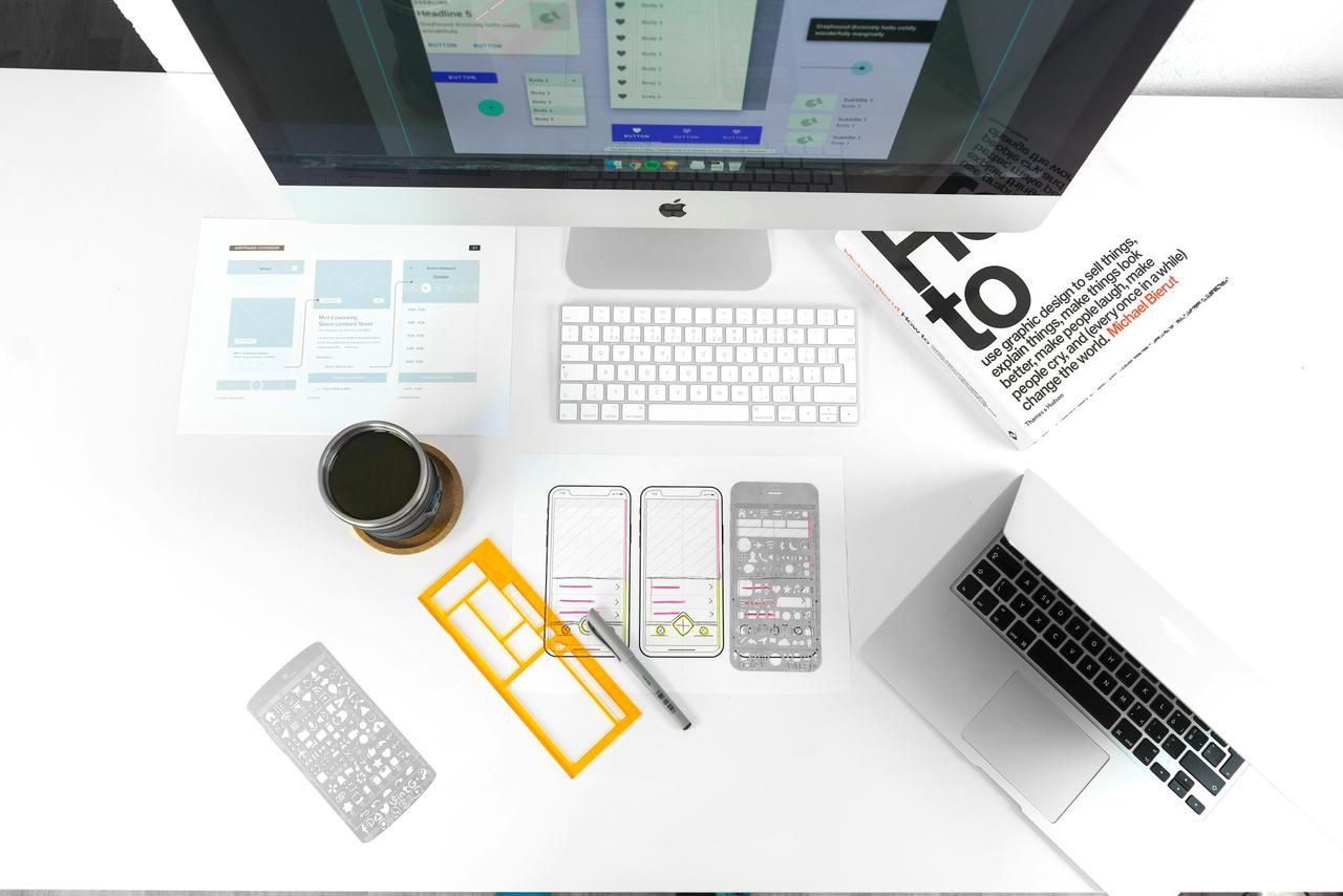 This photo is taken by Lubos Volkov for UX Store while giving a tips on how to become better designer.

After your reach certain skill level is it harder and harder to get any better … In order to progress you need to constantly push yourself to the limits and learn new things … Photo: https://www.instagram.com/lubosvolkov/ For: https://uxstore.com