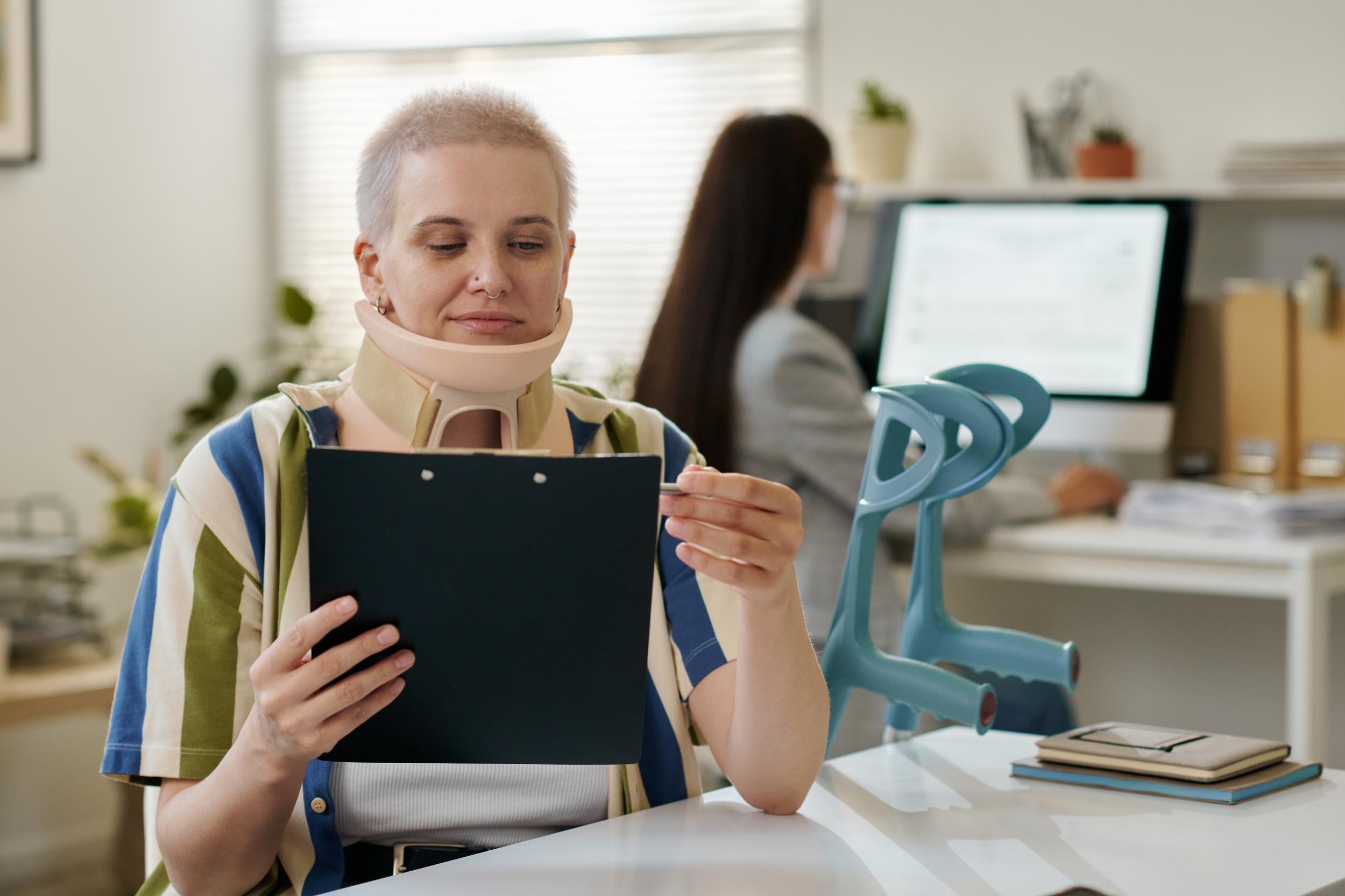 woman-wearing-a-neck-brace-at-workplace-2026-09-24-07-31-59-utc.jpg