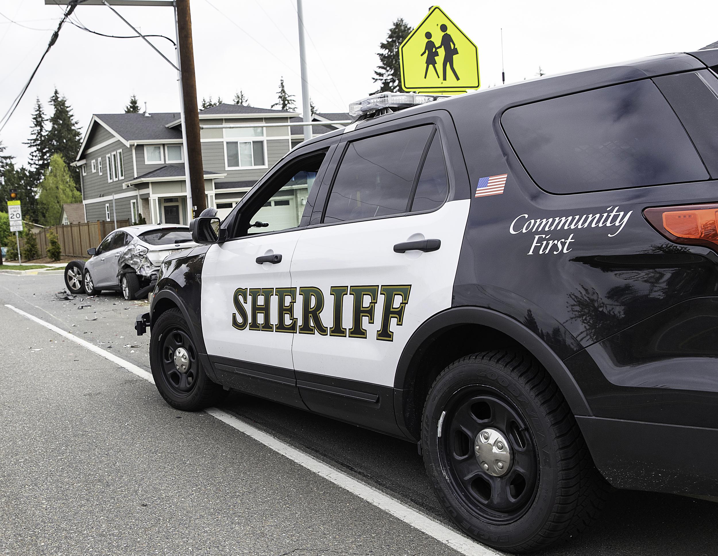damaged-car-after-accident-near-sheriff-vehicle-2026-09-21-14-04-16-utc.jpg