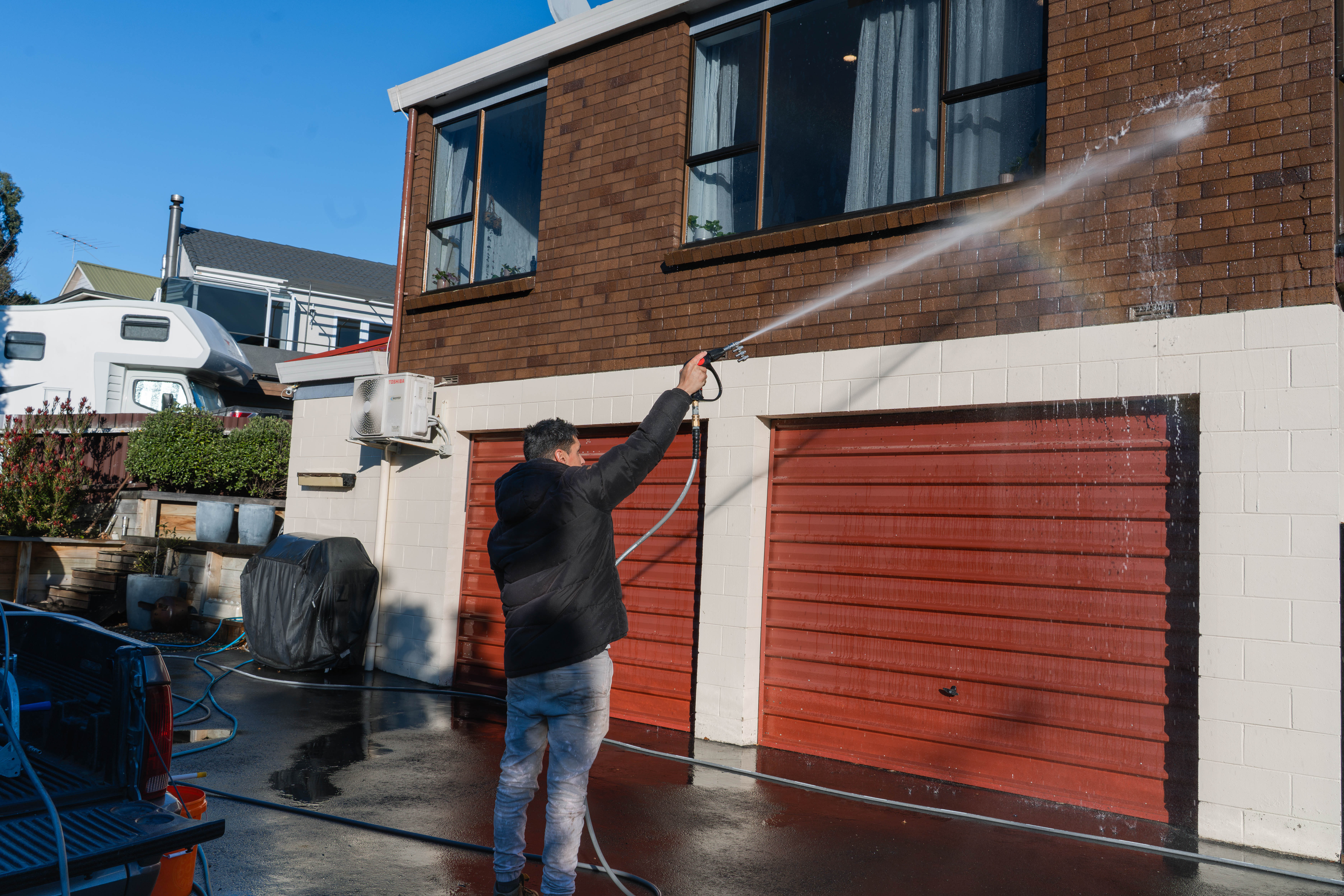 Professional exterior spider treatment application