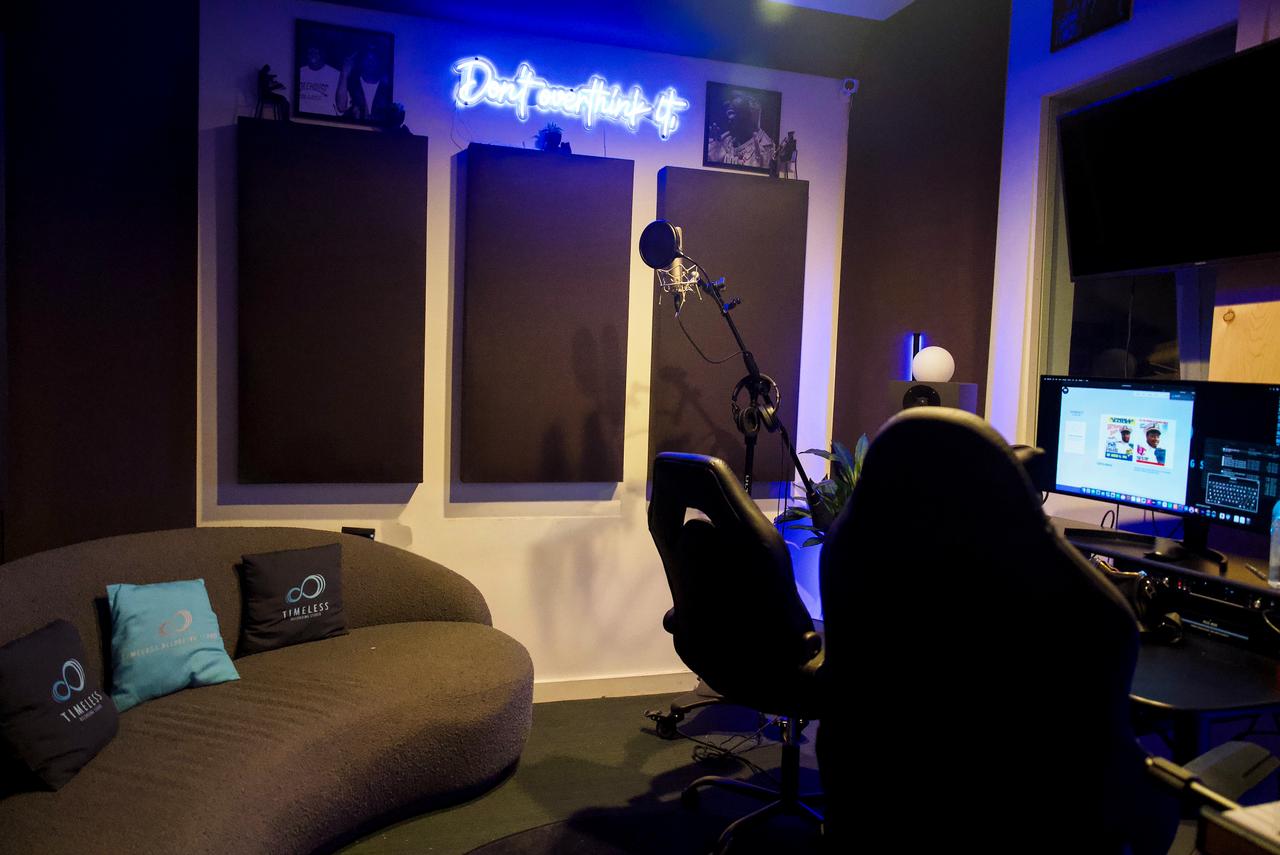 facetune_04-12-2025-18-19-12 2.jpg