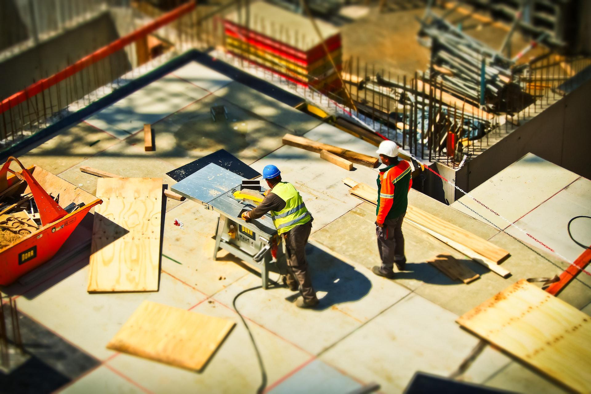 How Industrial Contractors Differ from General Contractors