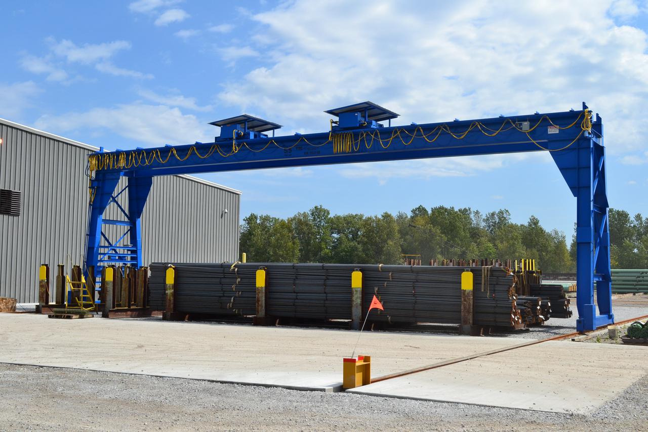 double leg double girder gantry1.jpg