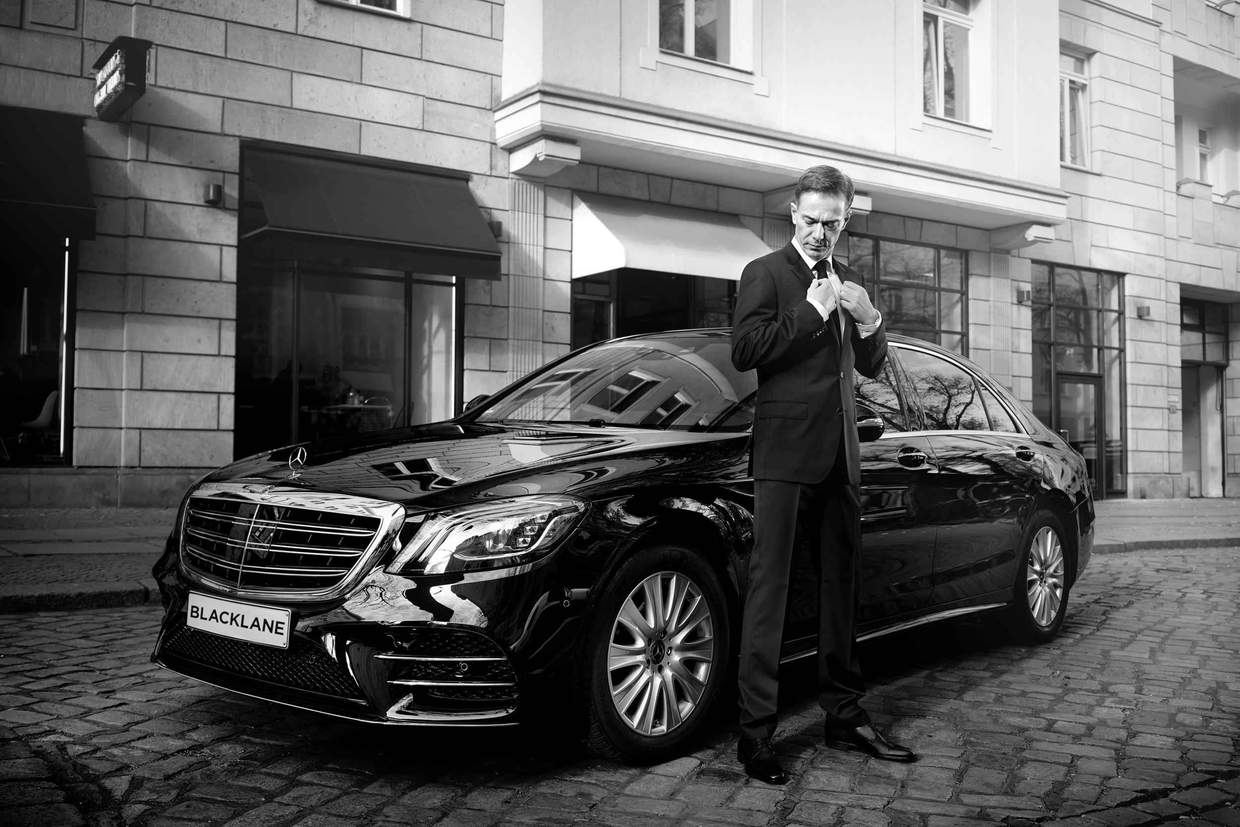 blacklane-chauffeur-outside-vehicle-2.jpg