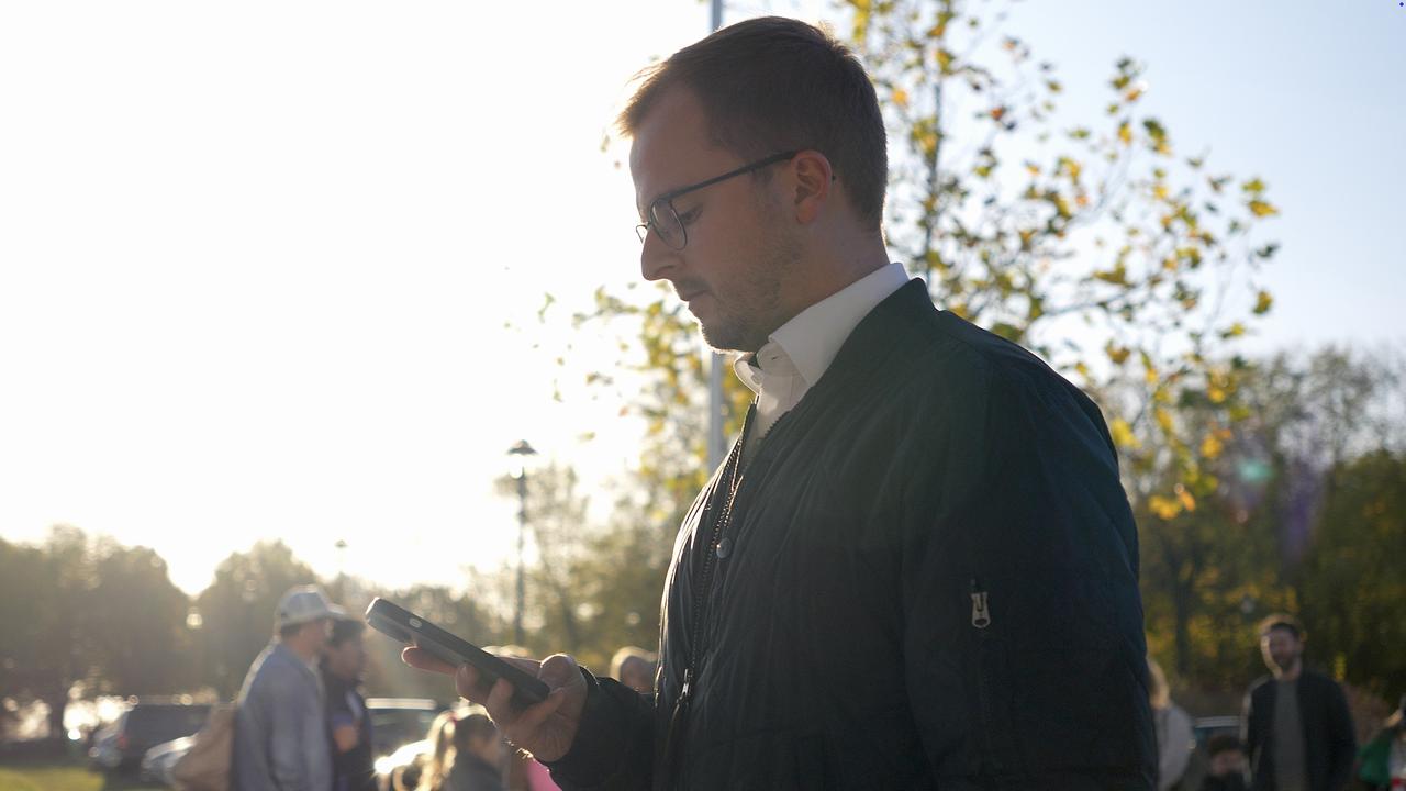 julien_ticket_phone.jpg