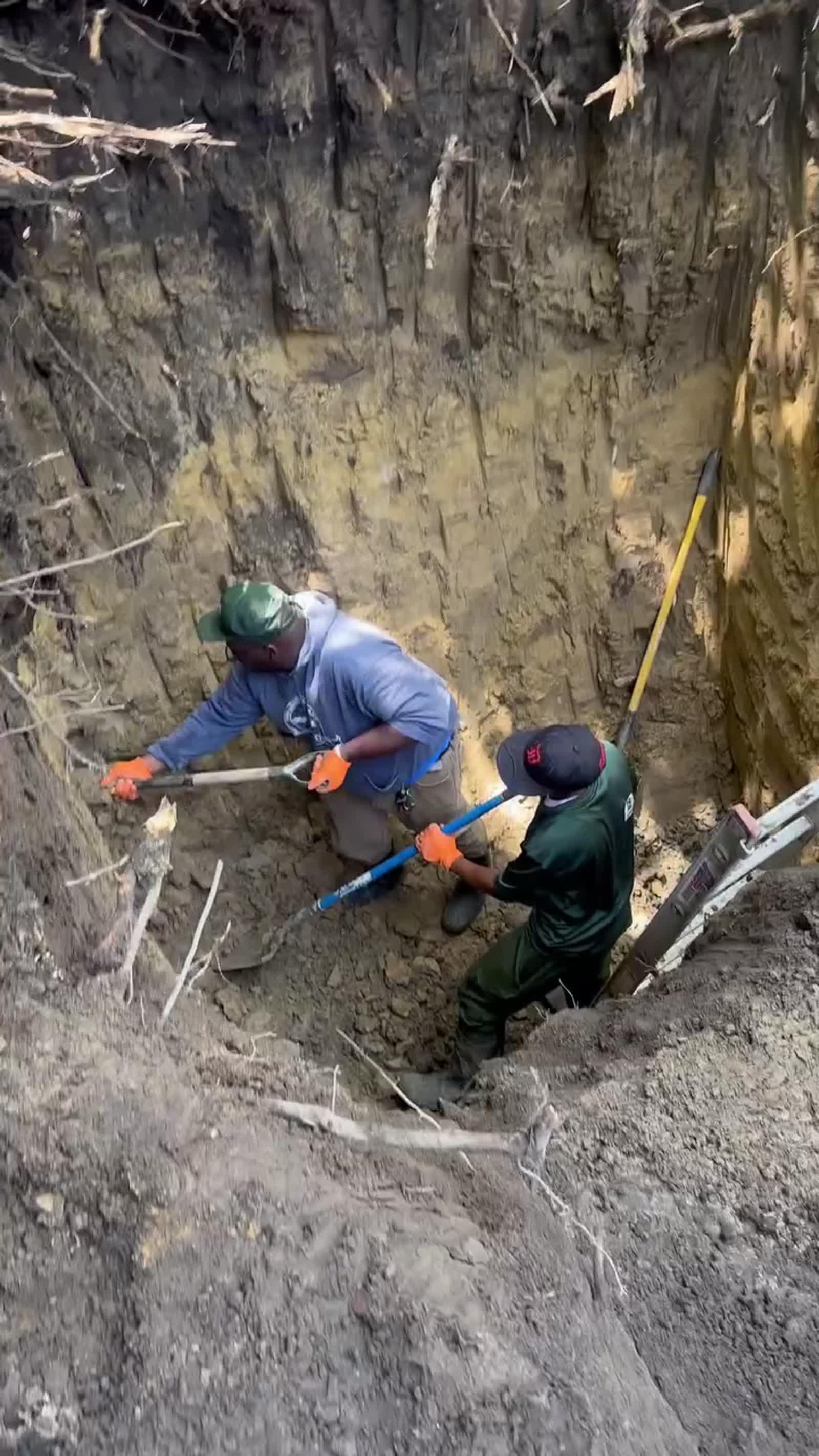 04-exposed-sewer-repair.jpg