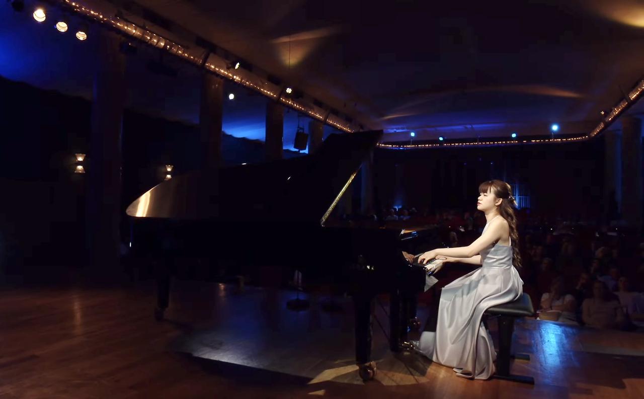victoria 演奏.jpg