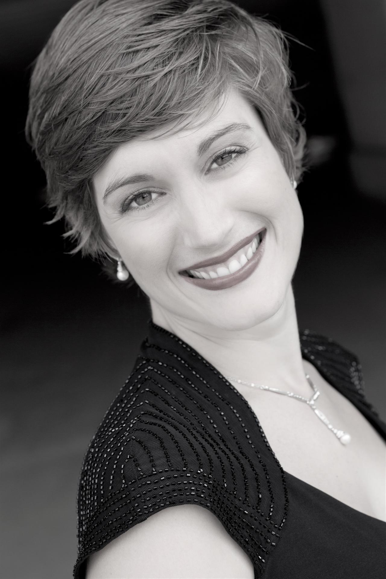 megan roth_headshot b&w.jpg