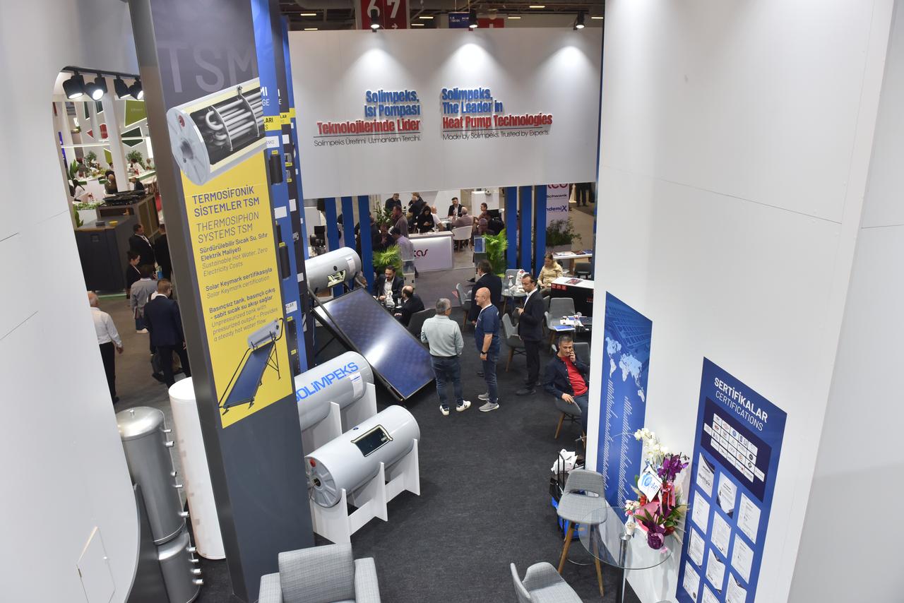 ISK-SODEX 2025 fuarında Solimpeks standının genel görünümü ve sergilenen ürün alanı.