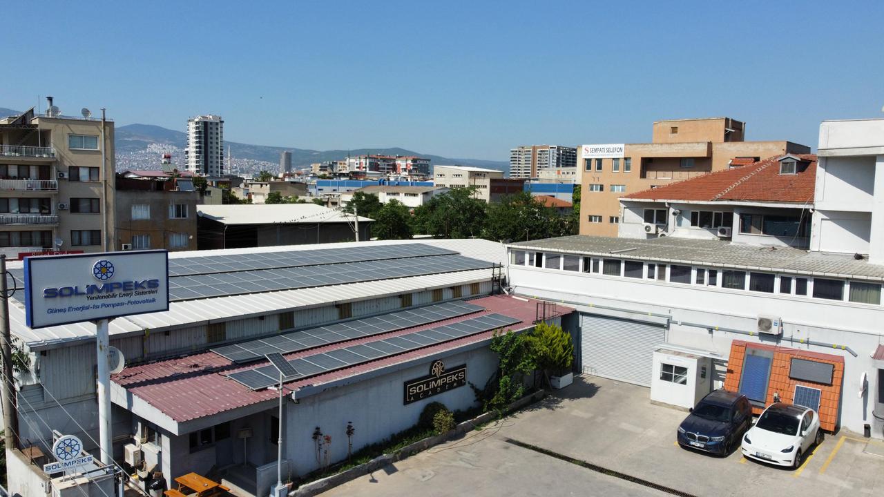 Außenaufnahme der Solimpeks-Fabrik in Izmir