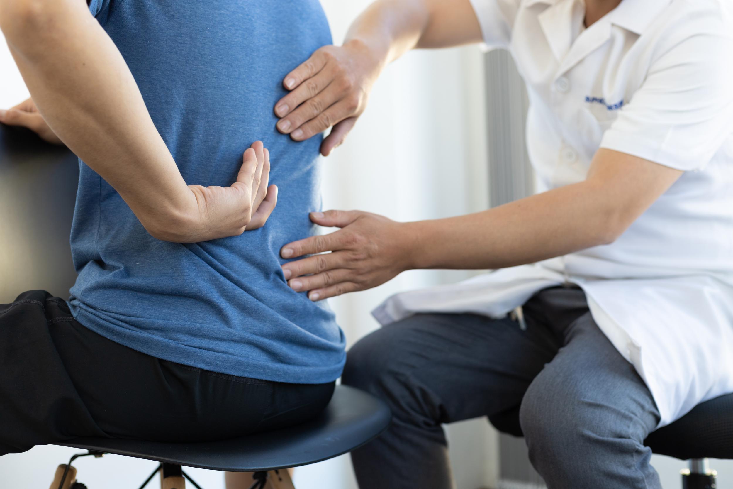 doctor-examines-patient-s-back-in-office-setting-2026-03-24-07-59-16-utc.jpg