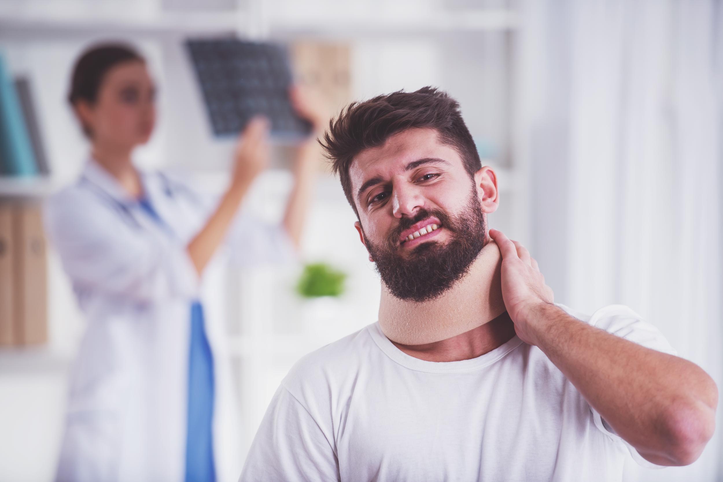 man-with-neck-brace-consults-doctor-at-hospital-2026-03-10-02-10-40-utc.jpg
