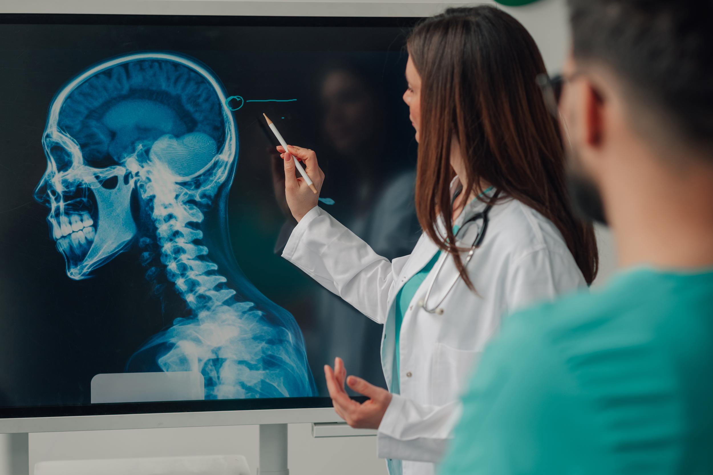 doctor-reviews-x-ray-with-colleague-in-office-2026-01-09-10-31-23-utc.jpg