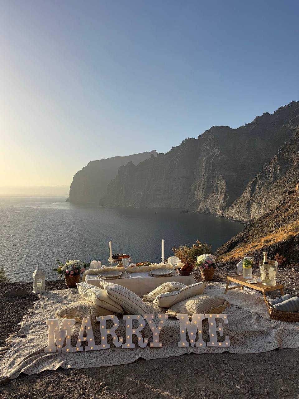VIP picnic with white rose bouquet and champagne