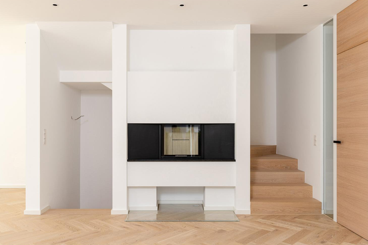 Hochwertiger Innenausbau mit modernen Materialien
