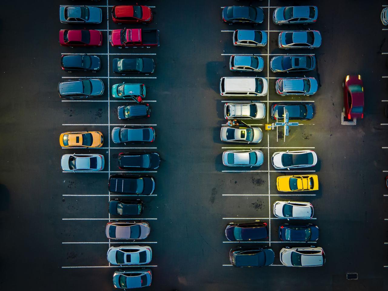 Aerial shot of a parking lot in Vista Alegre, Panama, showcasing various parked cars.