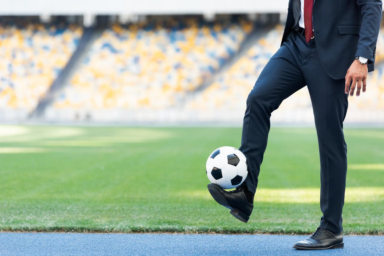 cropped-view-of-young-businessman-in-suit-playing-2024-11-18-15-48-02-utc.jpg