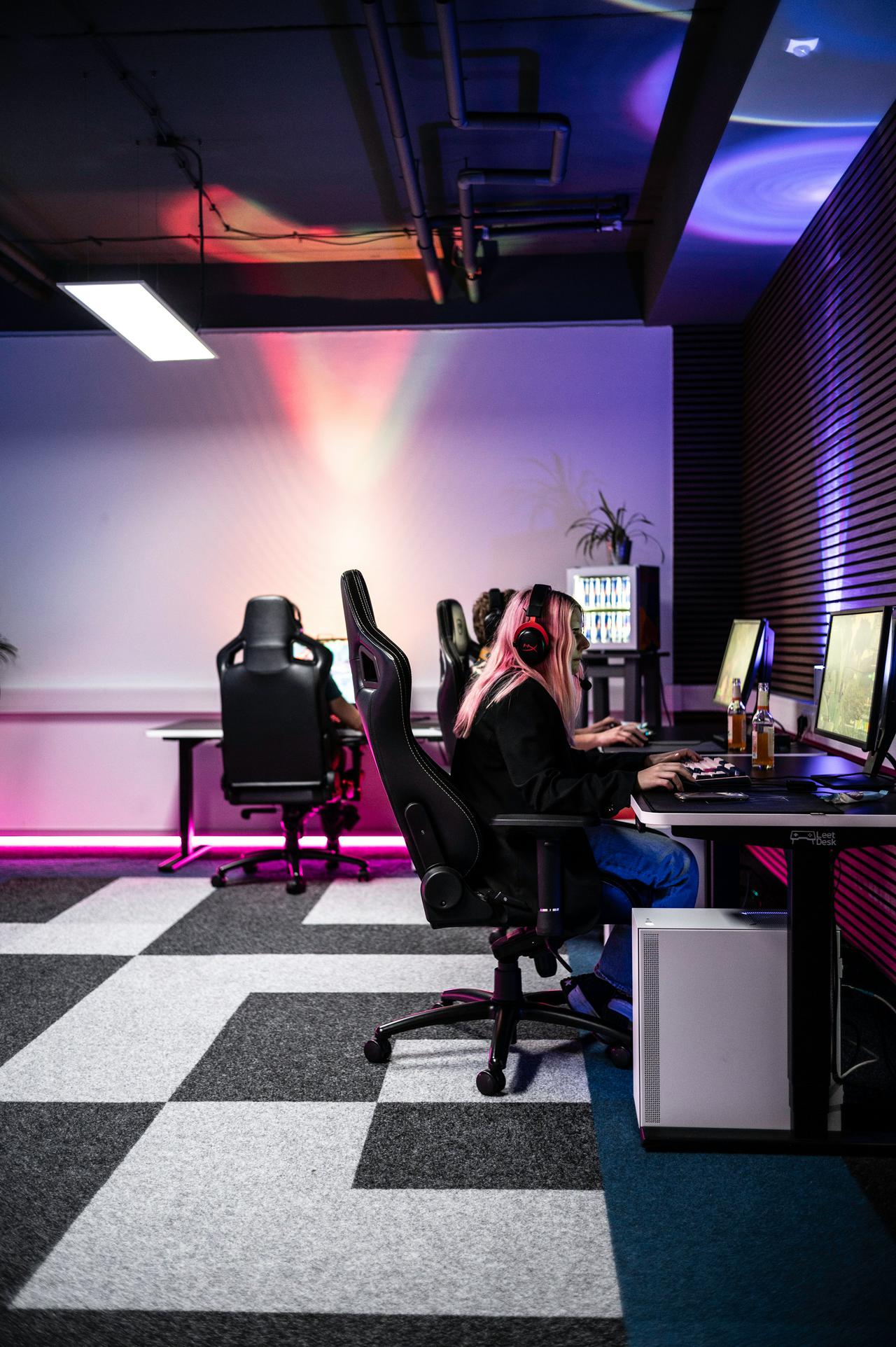 1337Camp offers a unique environment perfectly tailored to the needs of gamers and creatives. Our facility features customizable lighting and LED floor lights that change colors to create the ideal atmosphere. The dojo-like design of the camp promotes a balance of relaxation and focus, allowing you to actively unwind while staying driven towards your goals. At 1337Camp, technology and design come together to create an inspiring and productive space that empowers you to reach your full potential.