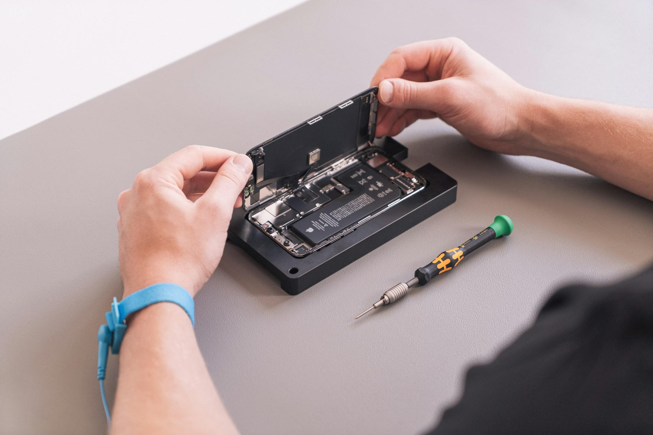 Revendo Repair Service Apple iPhone