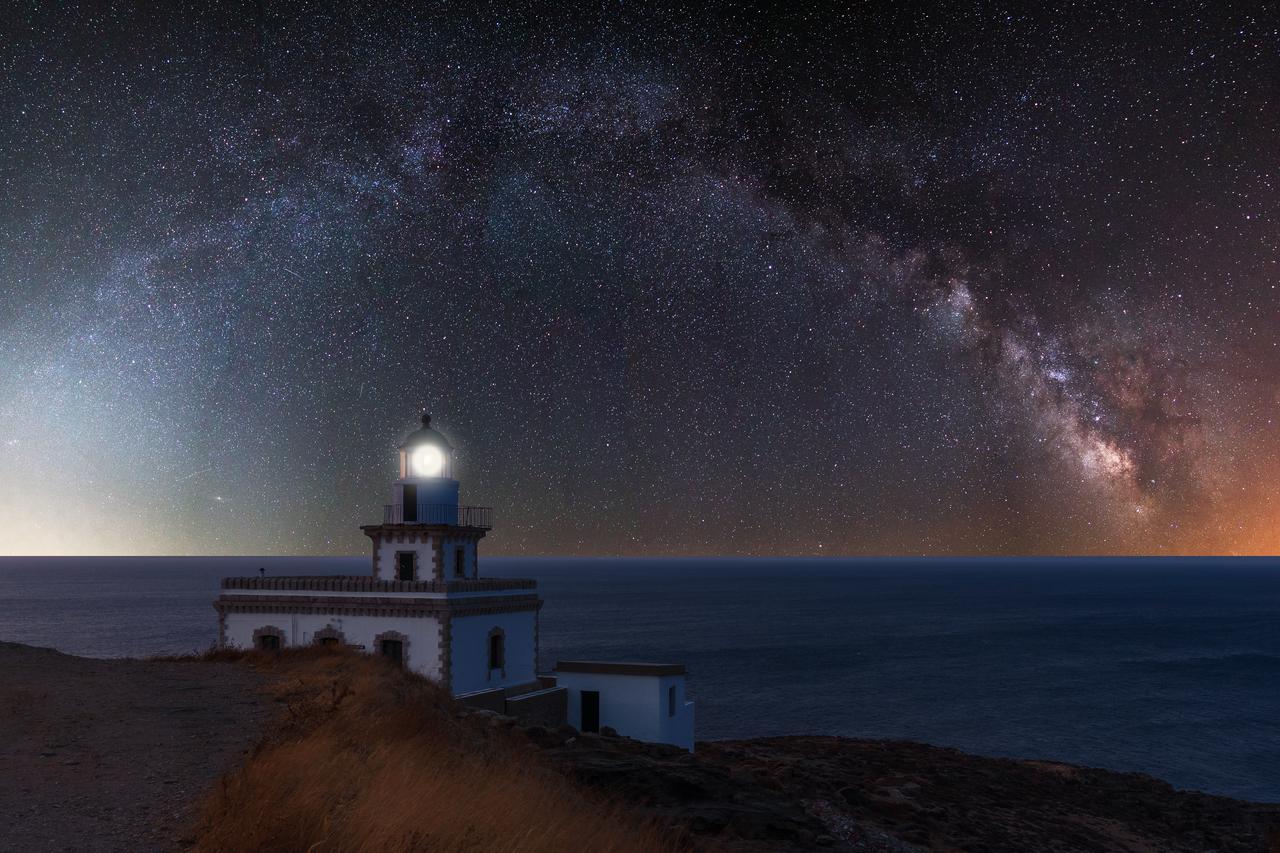 panoramic-milky-way-over-lighthouse-2024-11-27-18-30-35-utc.jpg