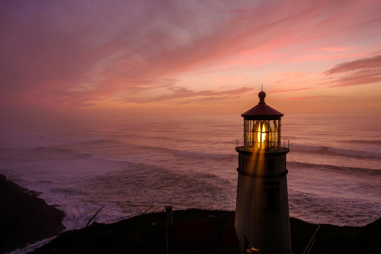 heceta-head-lighthouse-at-sunset-built-in-1892-2024-10-18-05-20-58-utc.jpg