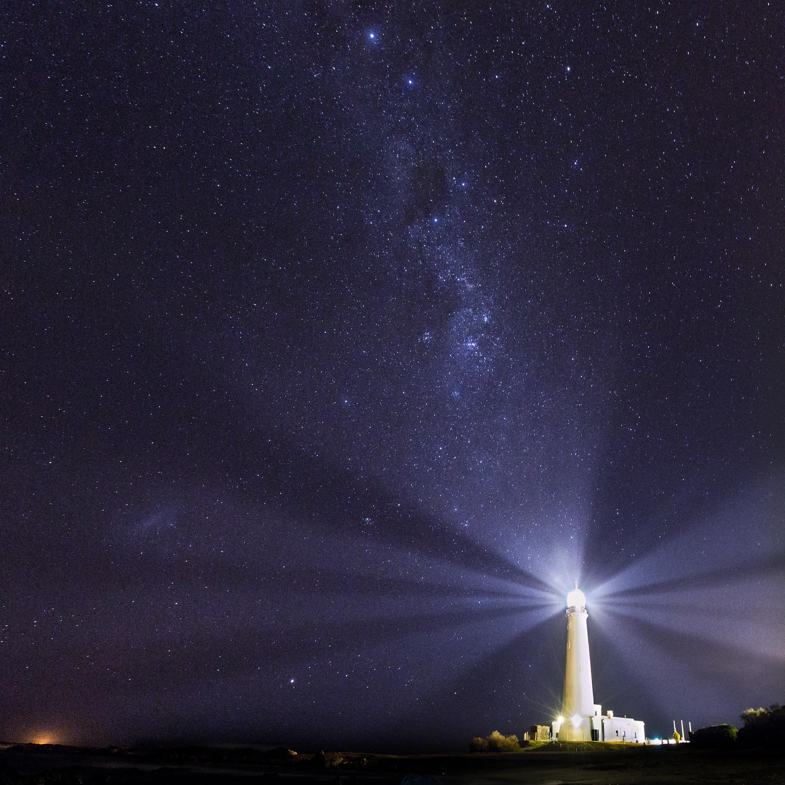 lighthouse-burning-in-night-2025-04-03-13-11-25-utc.jpg
