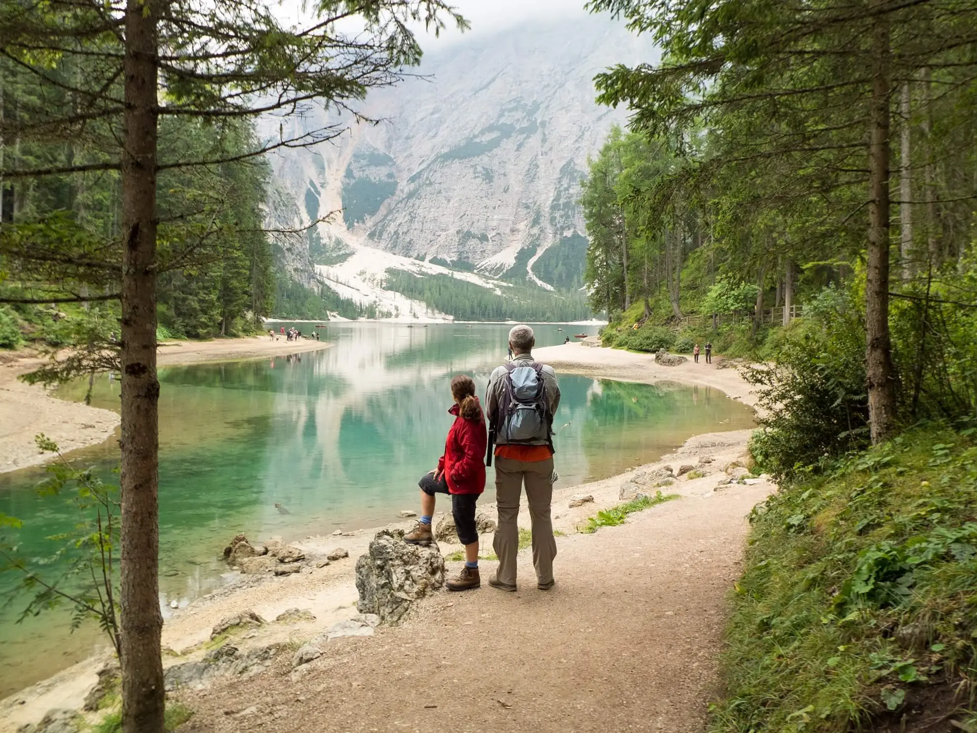 escursione-a-piedi-lago-di-braies.webp