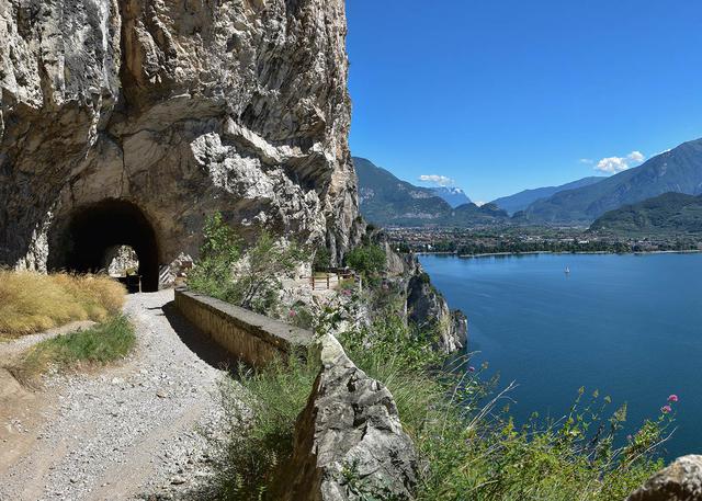 sentiero-ponale-2.jpg