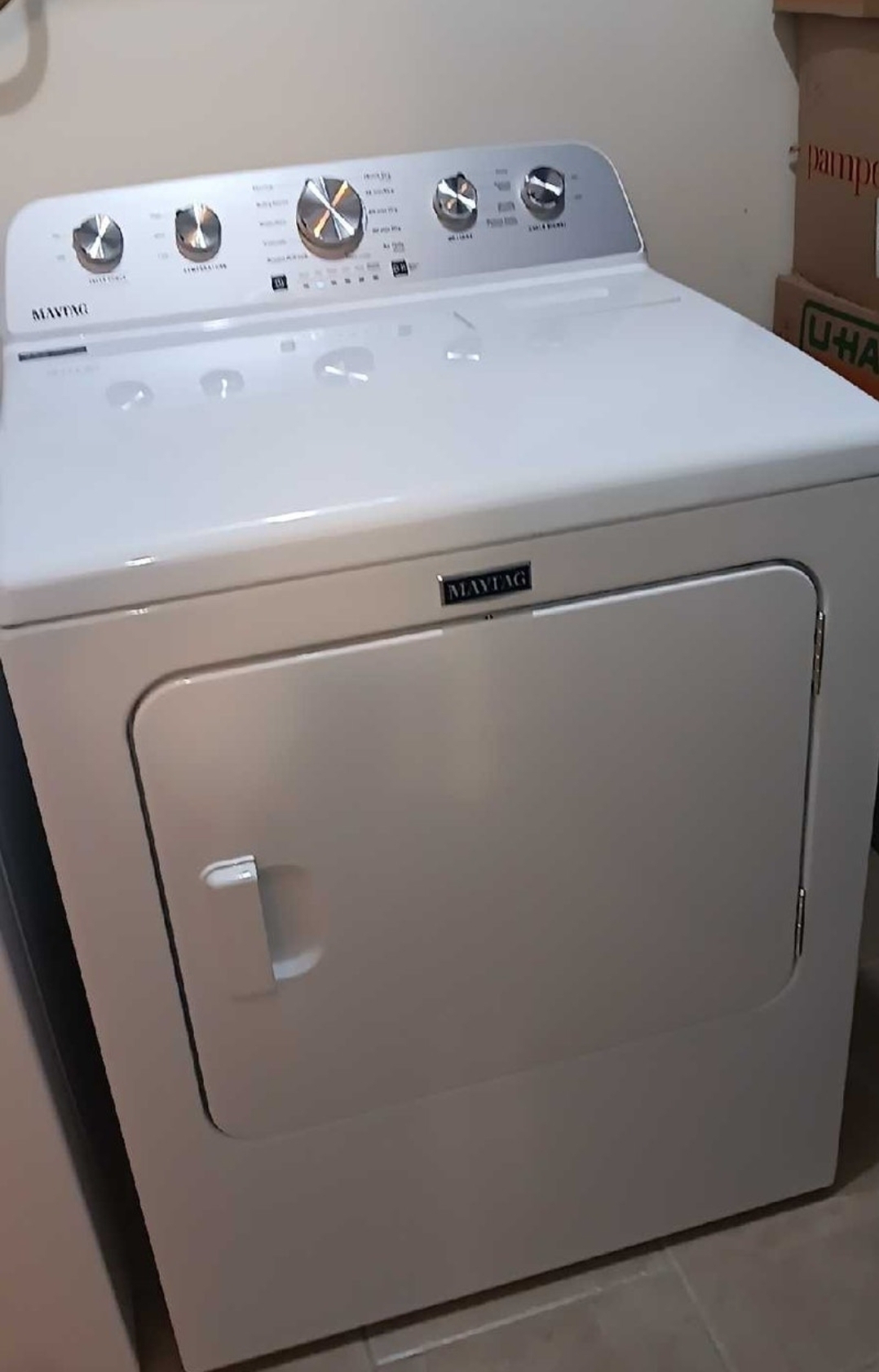 Clothes dryer with control panel
