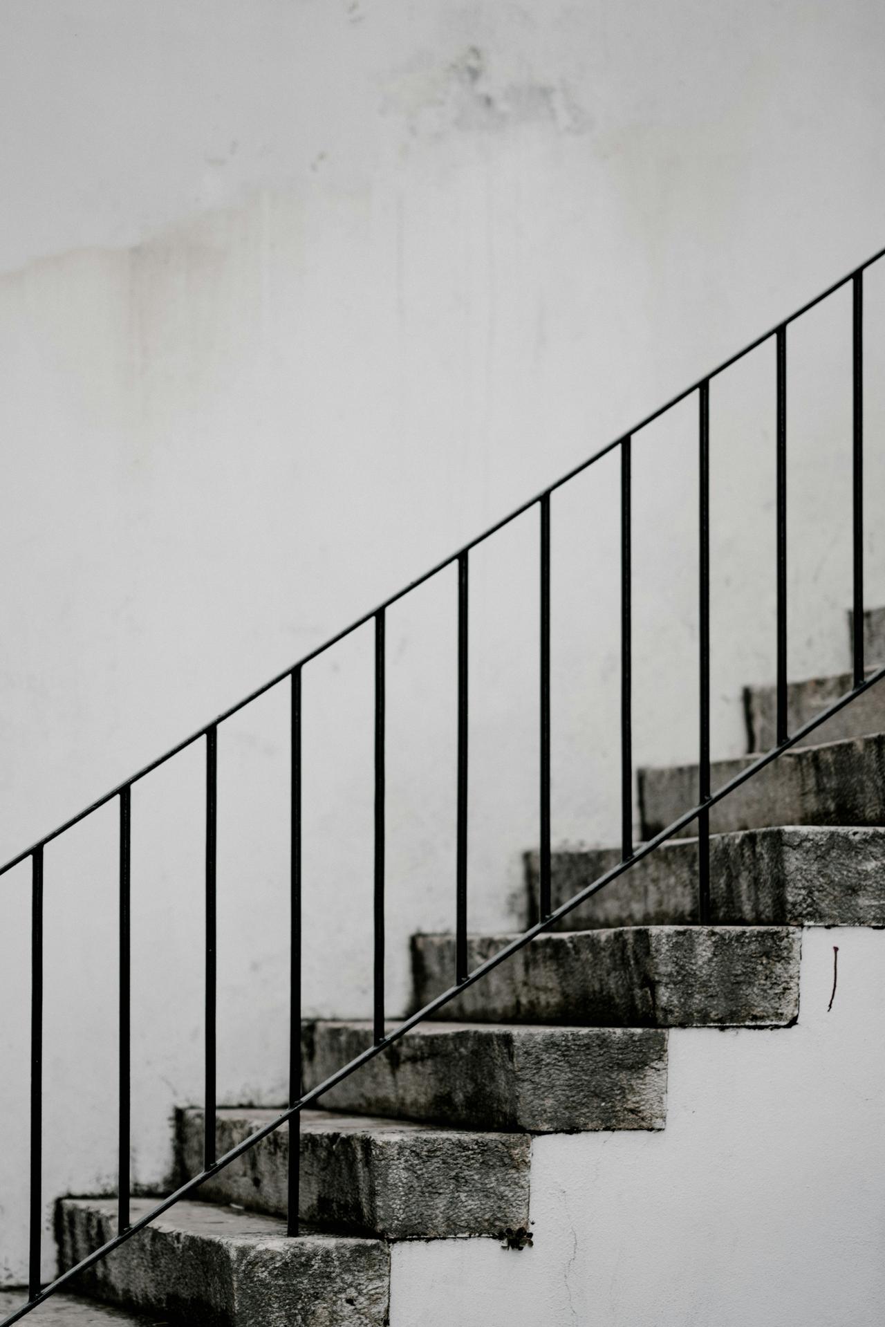 Minimal steps with handrail