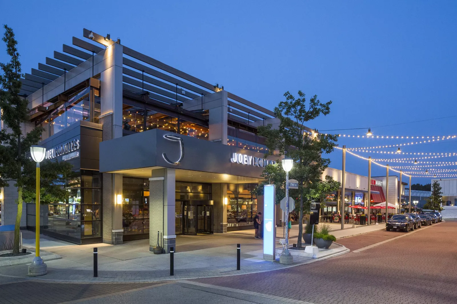 -retail-cf-shops-at-don-mills-joey.webp