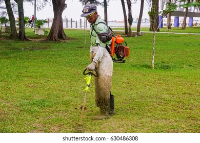 labuanmalaysiaapril-292017the-worker-garden-cuts-260nw-630486308.webp