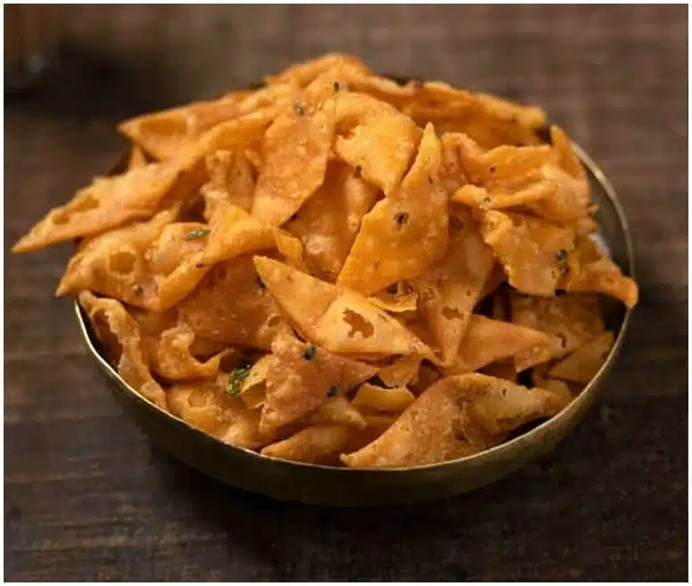 thukkada-diamond-cuts-diamond-biscuits-spicy-maida-biscuits.webp