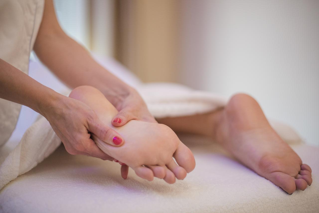 anonymous-masseur-client.jpg