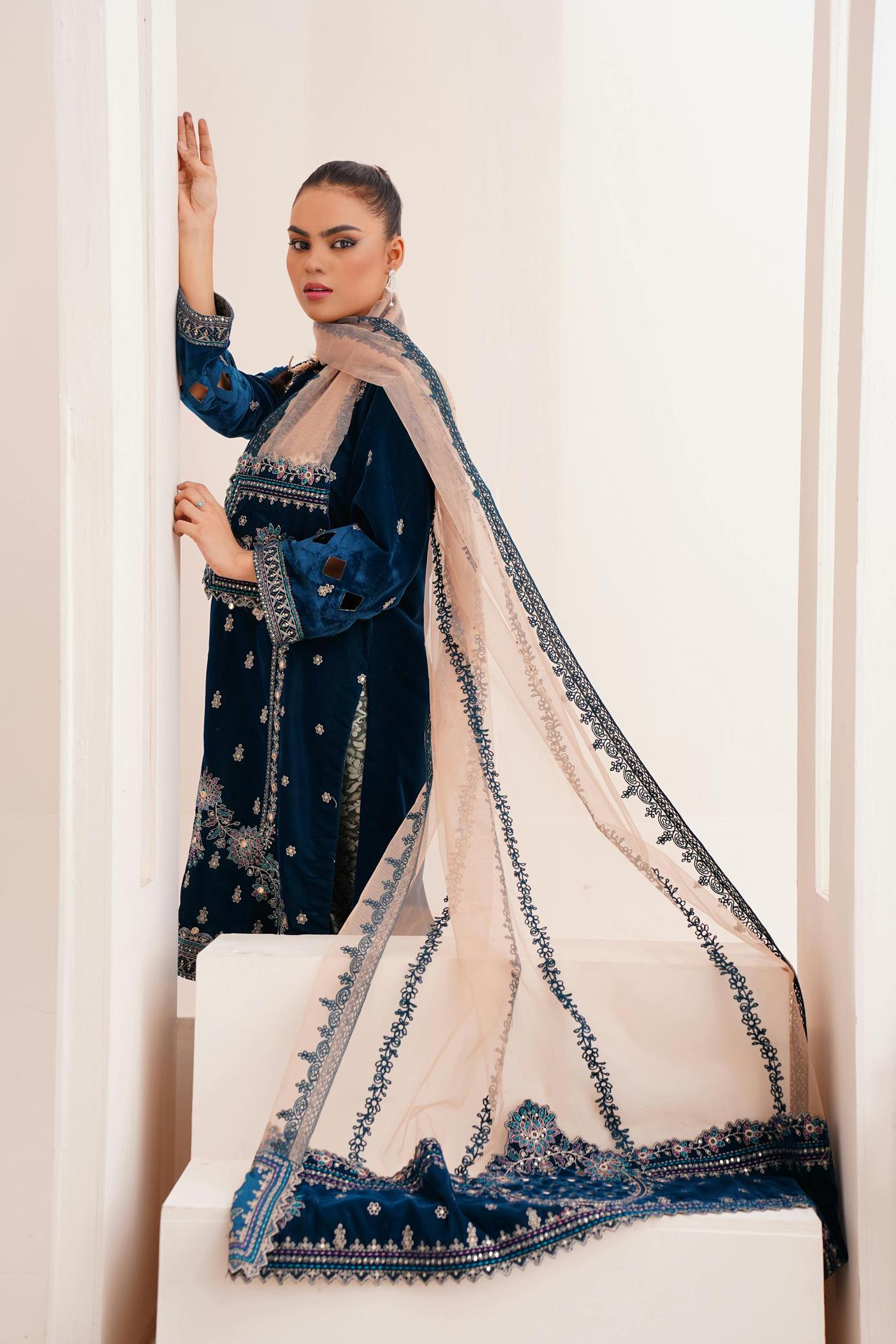 Fashion model in traditional Eastern attire during a chic photoshoot in Lahore.