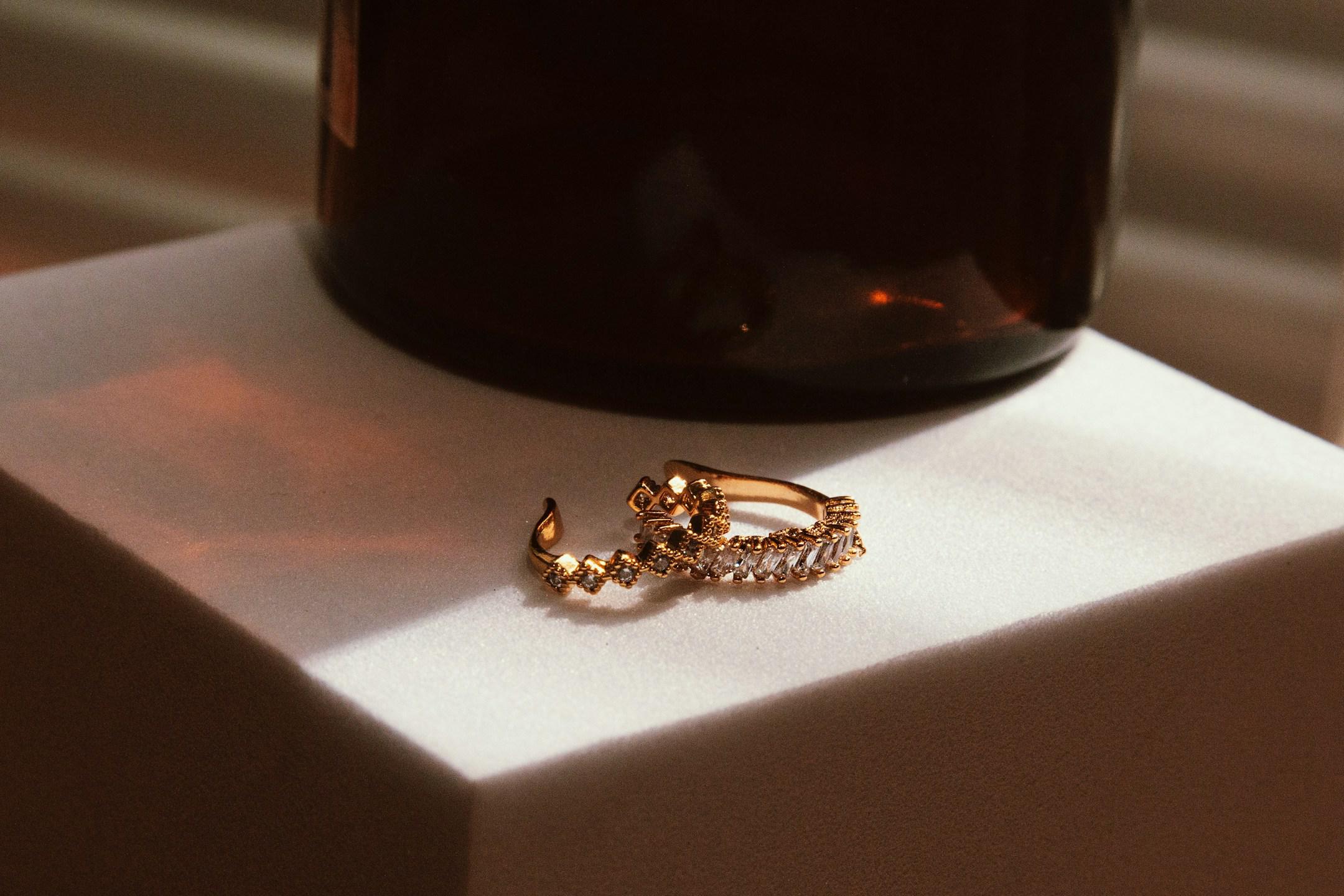 The best jewellery pieces for everyday office. Find them at Sheilabox Classic Collection with over 75% off.  🔗https://sheilabox.com/