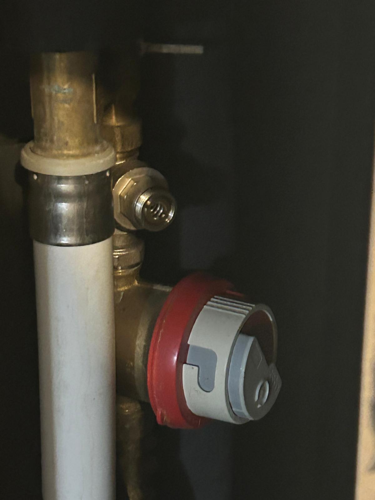 réducteur de pression eau chaude neuf.jpeg