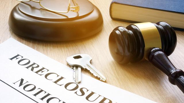 foreclosure_notice_with_keys_and_gavel.jpg